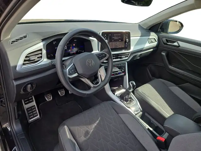 Volkswagen T-Roc view 4