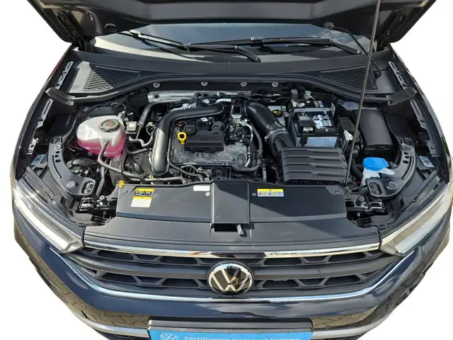 Volkswagen T-Roc view 12