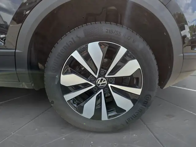 Volkswagen T-Roc view 15
