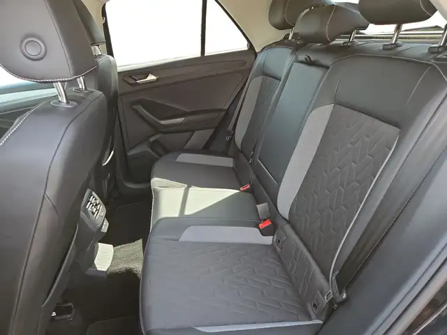 Volkswagen T-Roc view 10
