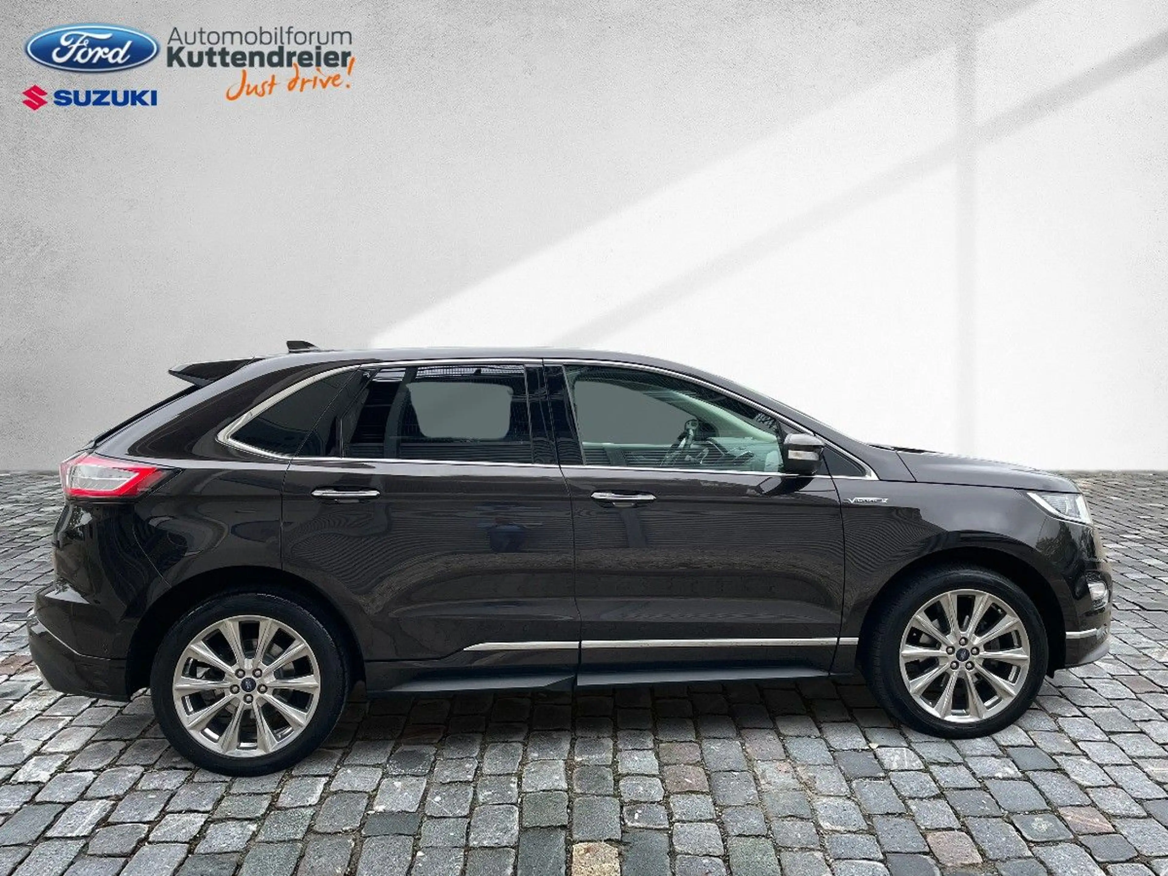 Ford Edge 4x4 Vignale Standheiz. Leder Glasdach Navi — photo 22