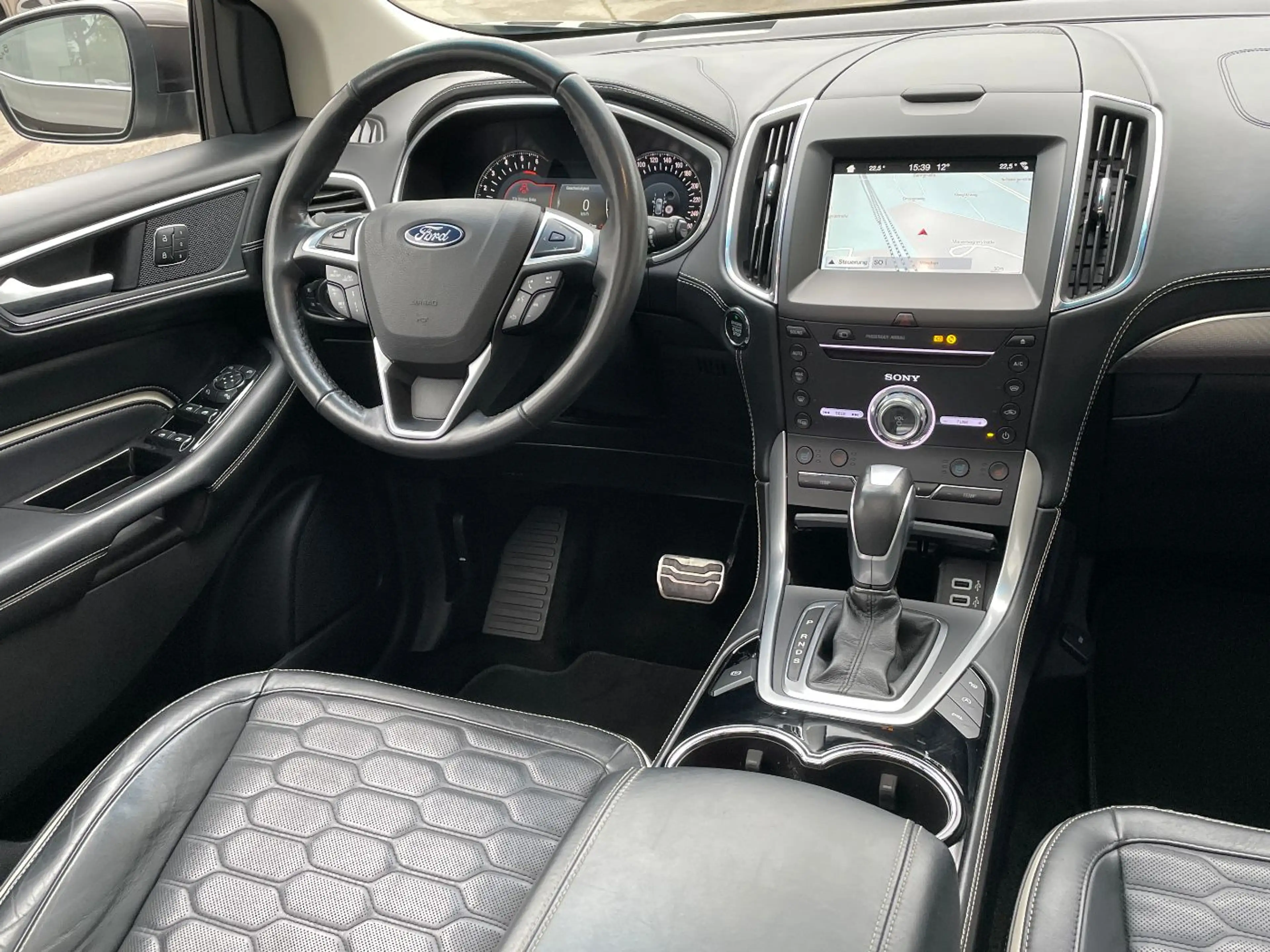 Ford Edge 4x4 Vignale Standheiz. Leder Glasdach Navi — photo 15