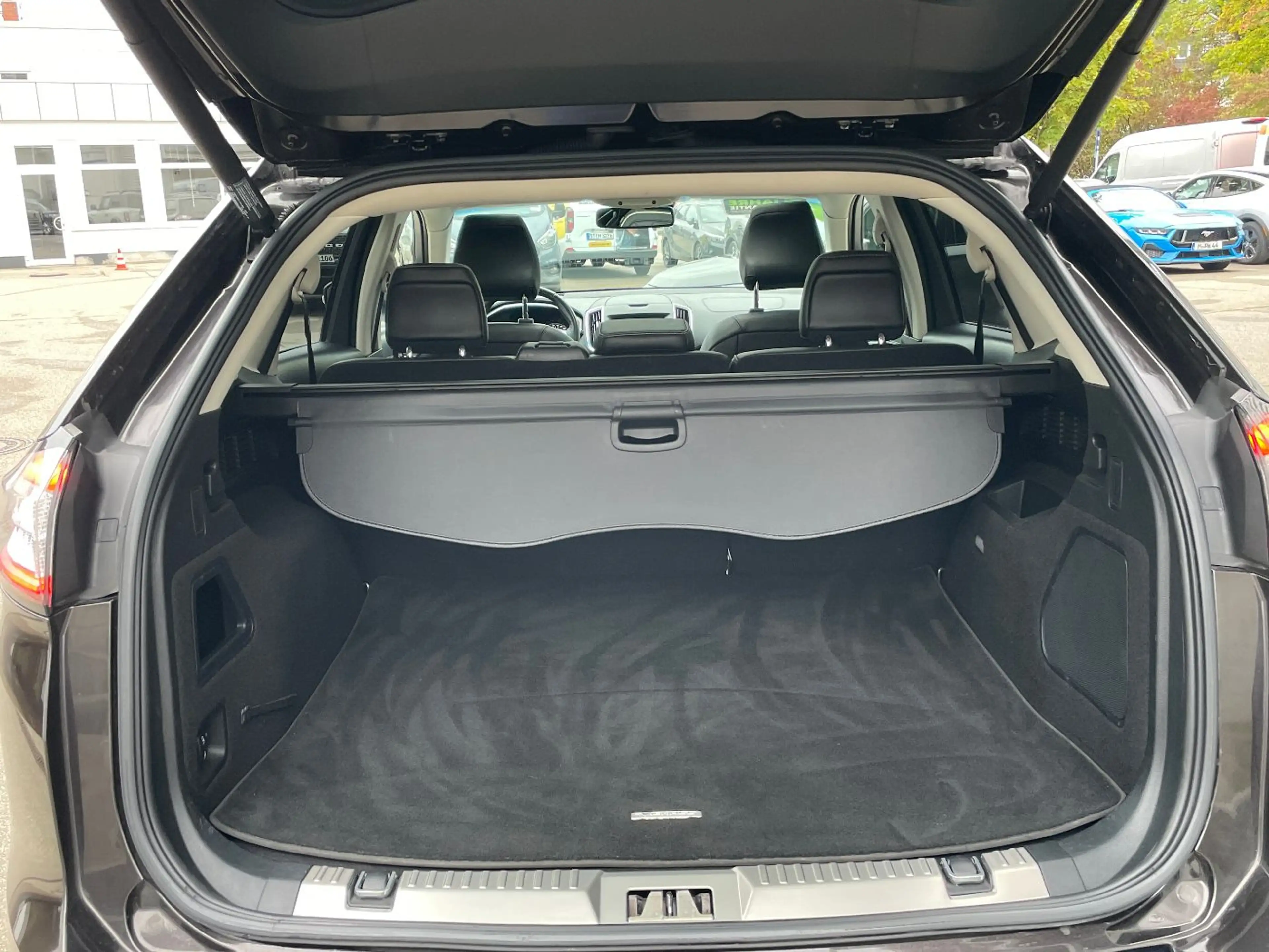 Ford Edge 4x4 Vignale Standheiz. Leder Glasdach Navi — photo 17