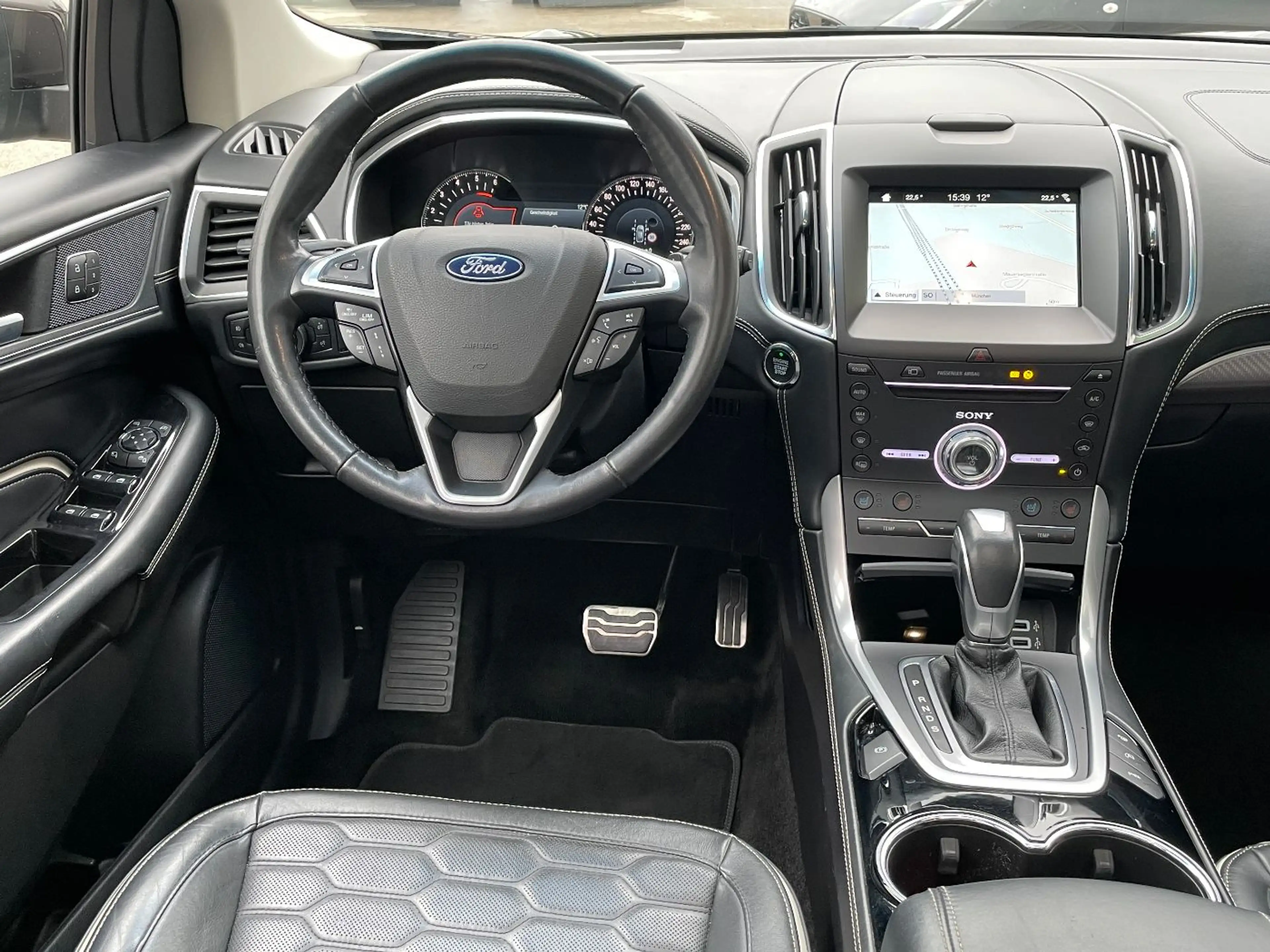 Ford Edge 4x4 Vignale Standheiz. Leder Glasdach Navi — photo 25