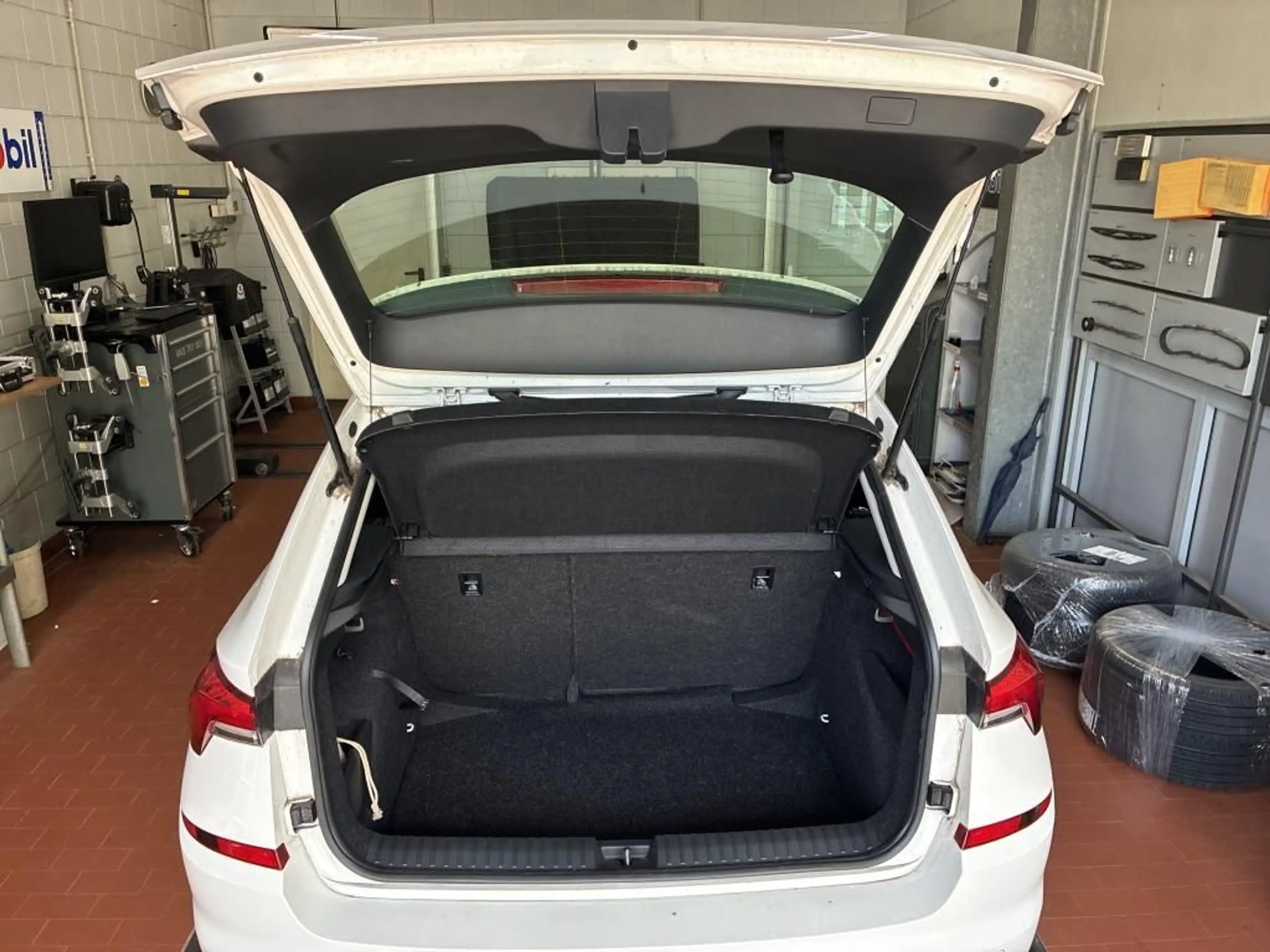Skoda Kamiq Active/PDC/SHZ/LED/ALU/16ZOLL/SMARTLINK — photo 11