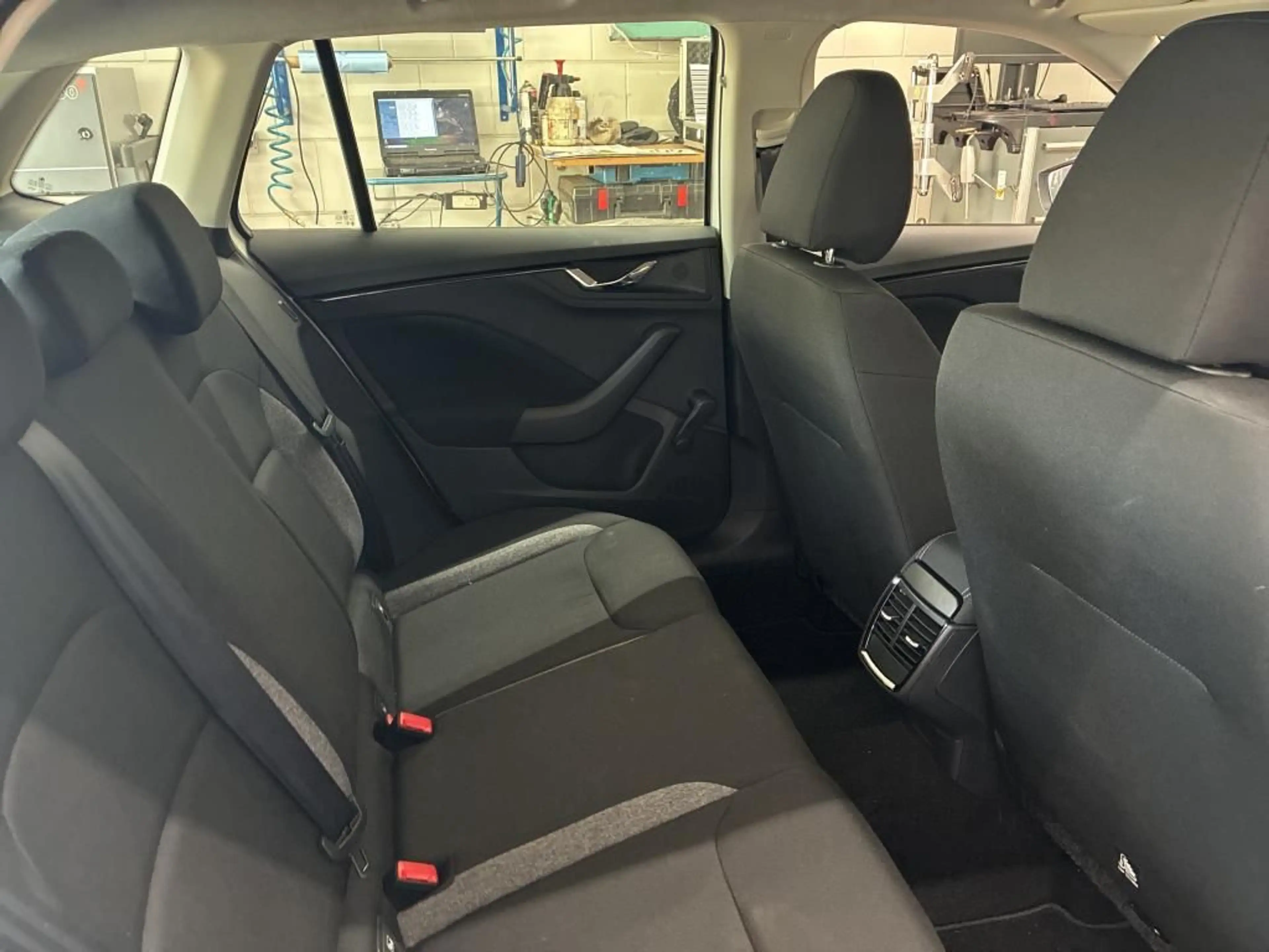 Skoda Kamiq Active/PDC/SHZ/LED/ALU/16ZOLL/SMARTLINK — photo 12