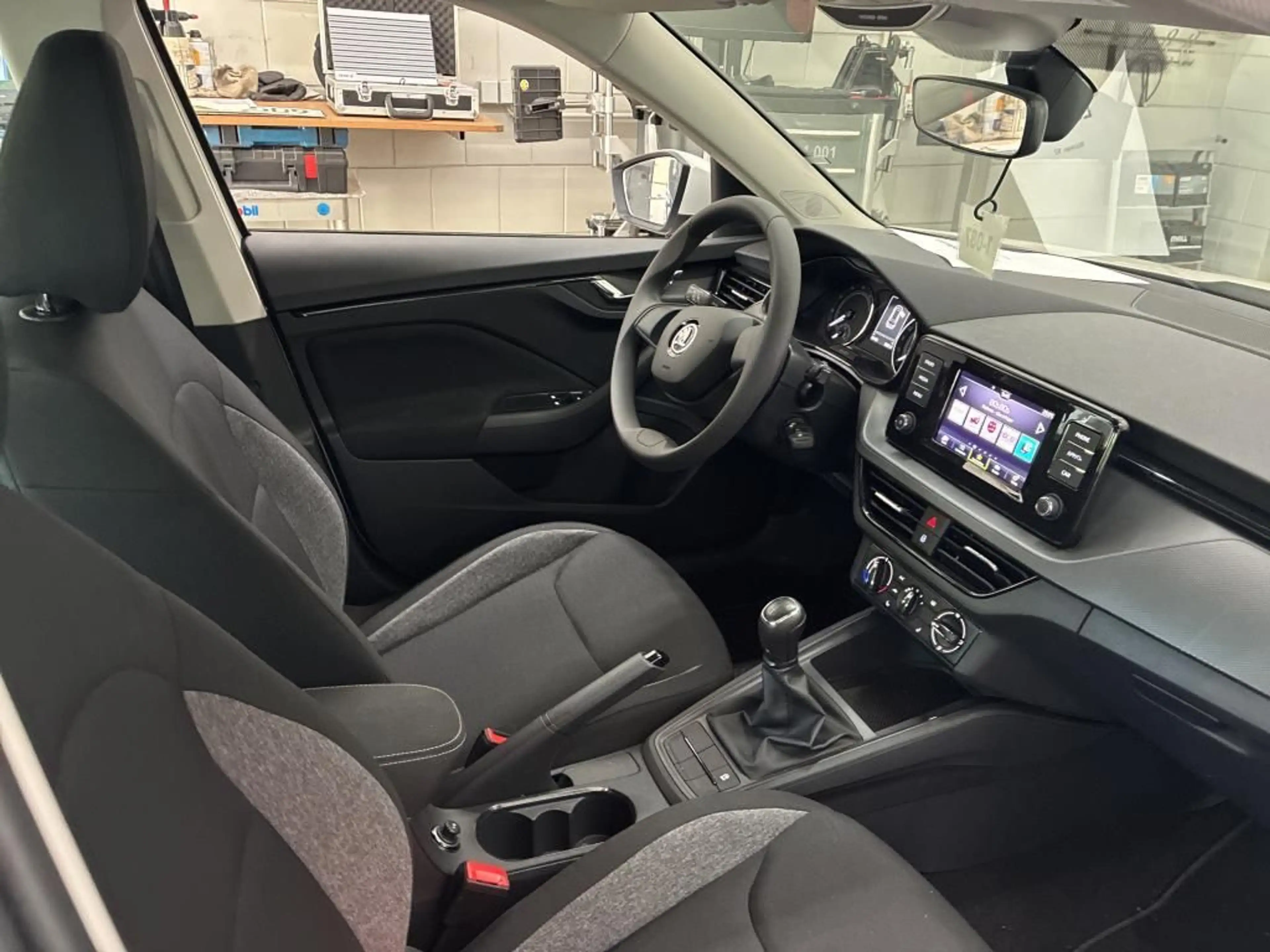 Skoda Kamiq Active/PDC/SHZ/LED/ALU/16ZOLL/SMARTLINK — photo 8