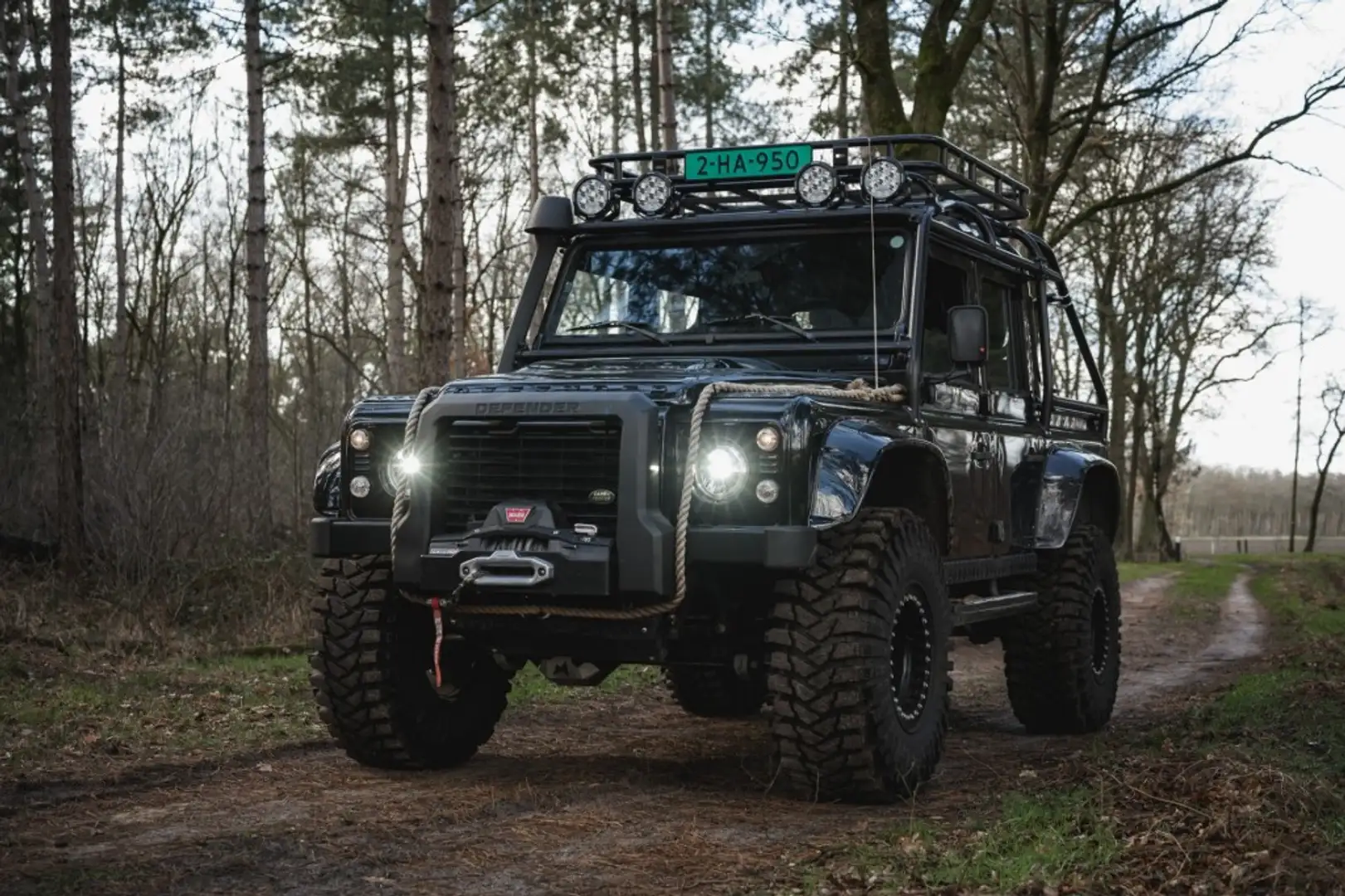 Land Rover Defender spectre 007 edition Schwarz - 1