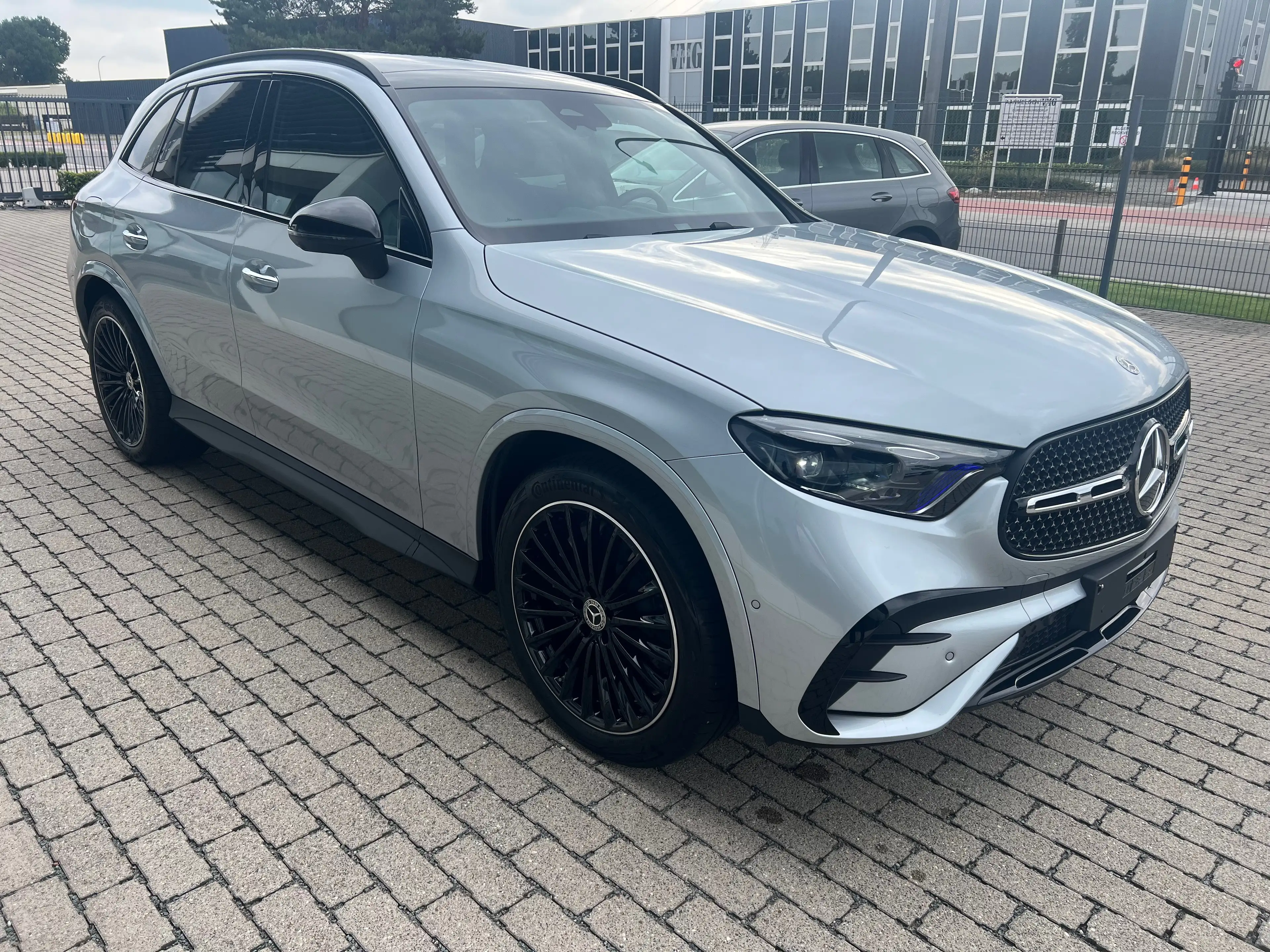 Mercedes-Benz GLC 200 200 AMG-Line * Nightpakket * Digital Light * Pano dak * Trekhaak * Keyless Go * — photo 4