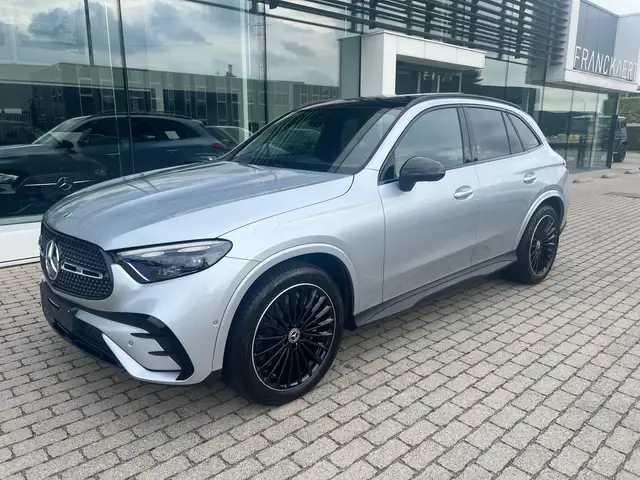 Mercedes-Benz GLC 200 200 AMG-Line * Nightpakket * Digital Light * Pano dak * Trekhaak * Keyless Go *