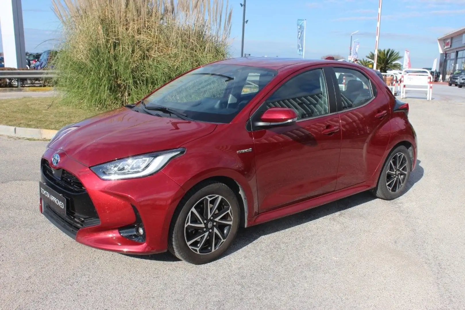 Toyota Yaris 1.5 Hybrid 5 porte Trend Rosso - 1