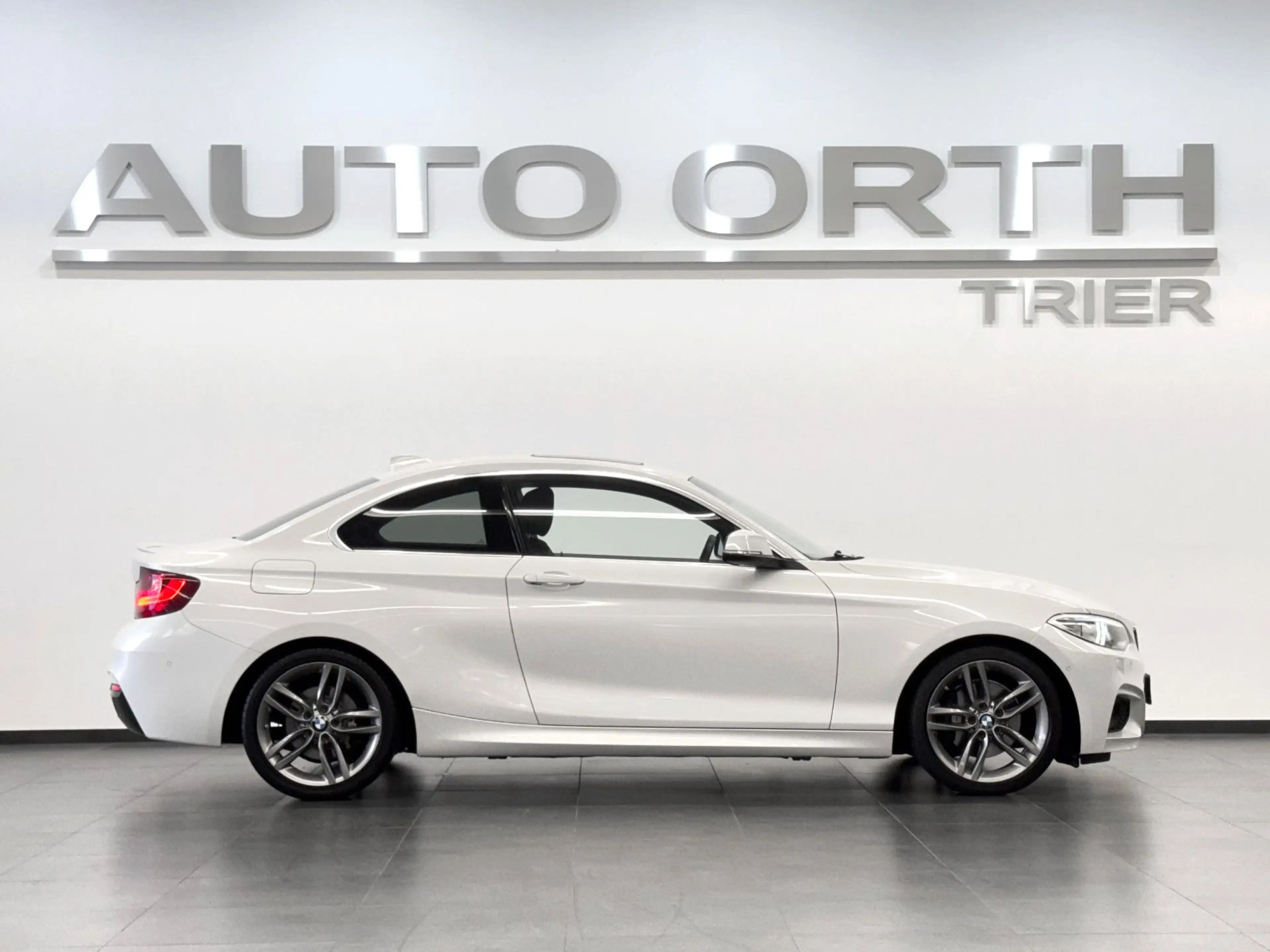 BMW 220 i Coupé SP-AUT. M-SPORT NAVI XEN SD HIFI CAM — photo 7