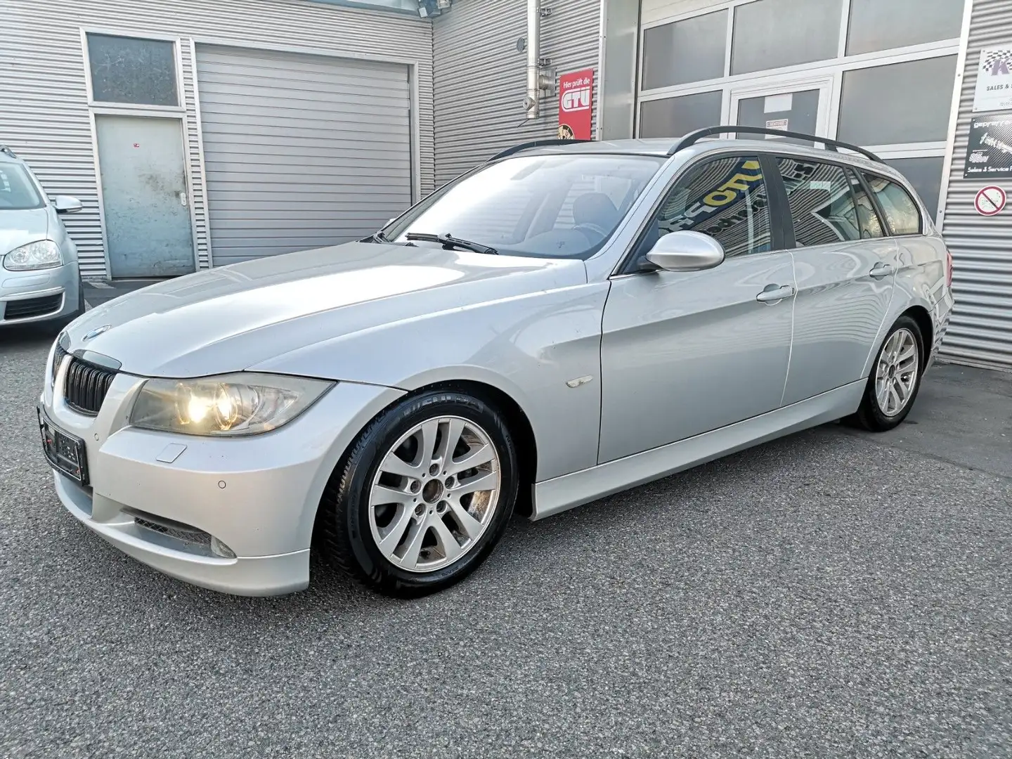 BMW 325 i *Autogas/Benzin Klimaautomatik Teilleder* Grau - 1