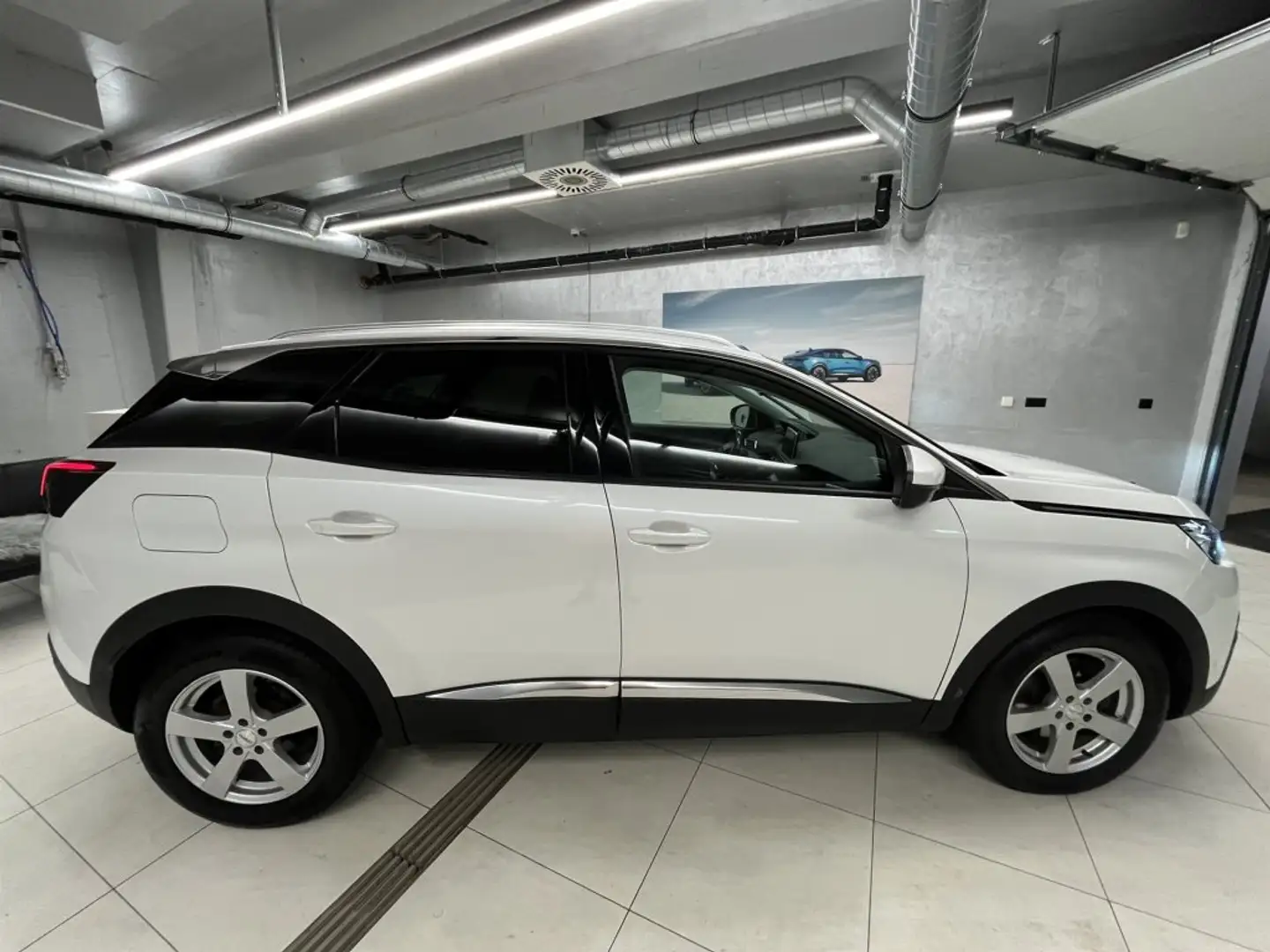 Peugeot 3008 SUV 1,6 BlueHDi 120 S&S Allure 6Gang Alb - 2