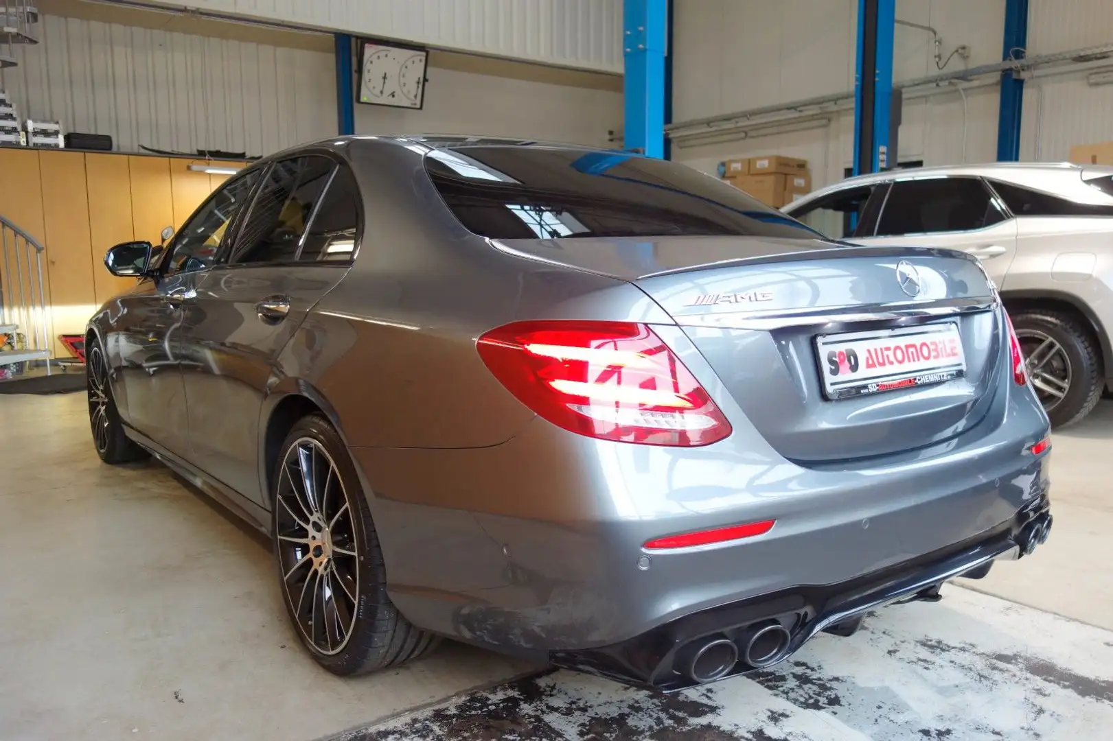 Mercedes-Benz E 53 AMG E -Klasse Lim. E 53 AMG 4Matic+ Grau - 2