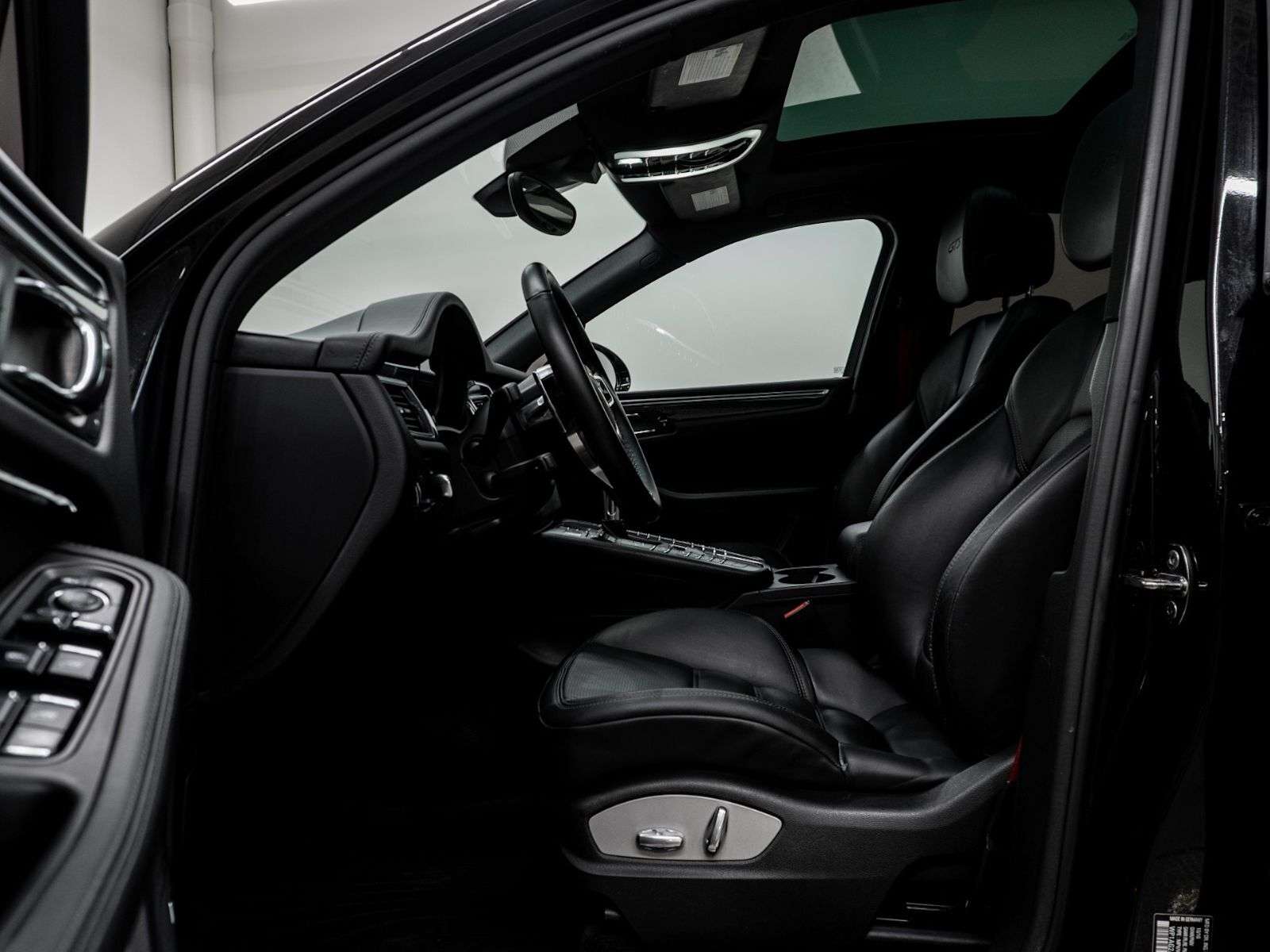 2017 Porsche Macan | One Owner, No Accidents, Full Service History, L thumb 26