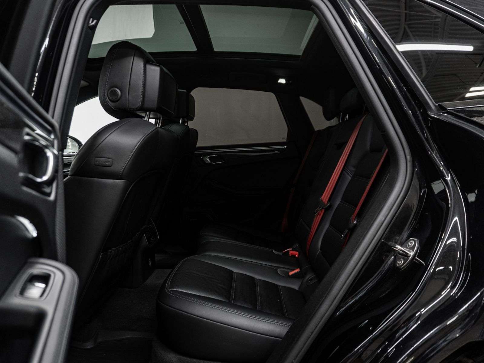 2017 Porsche Macan | One Owner, No Accidents, Full Service History, L thumb 21