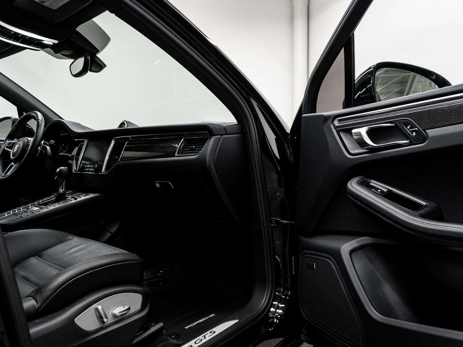 2017 Porsche Macan | One Owner, No Accidents, Full Service History, L thumb 27