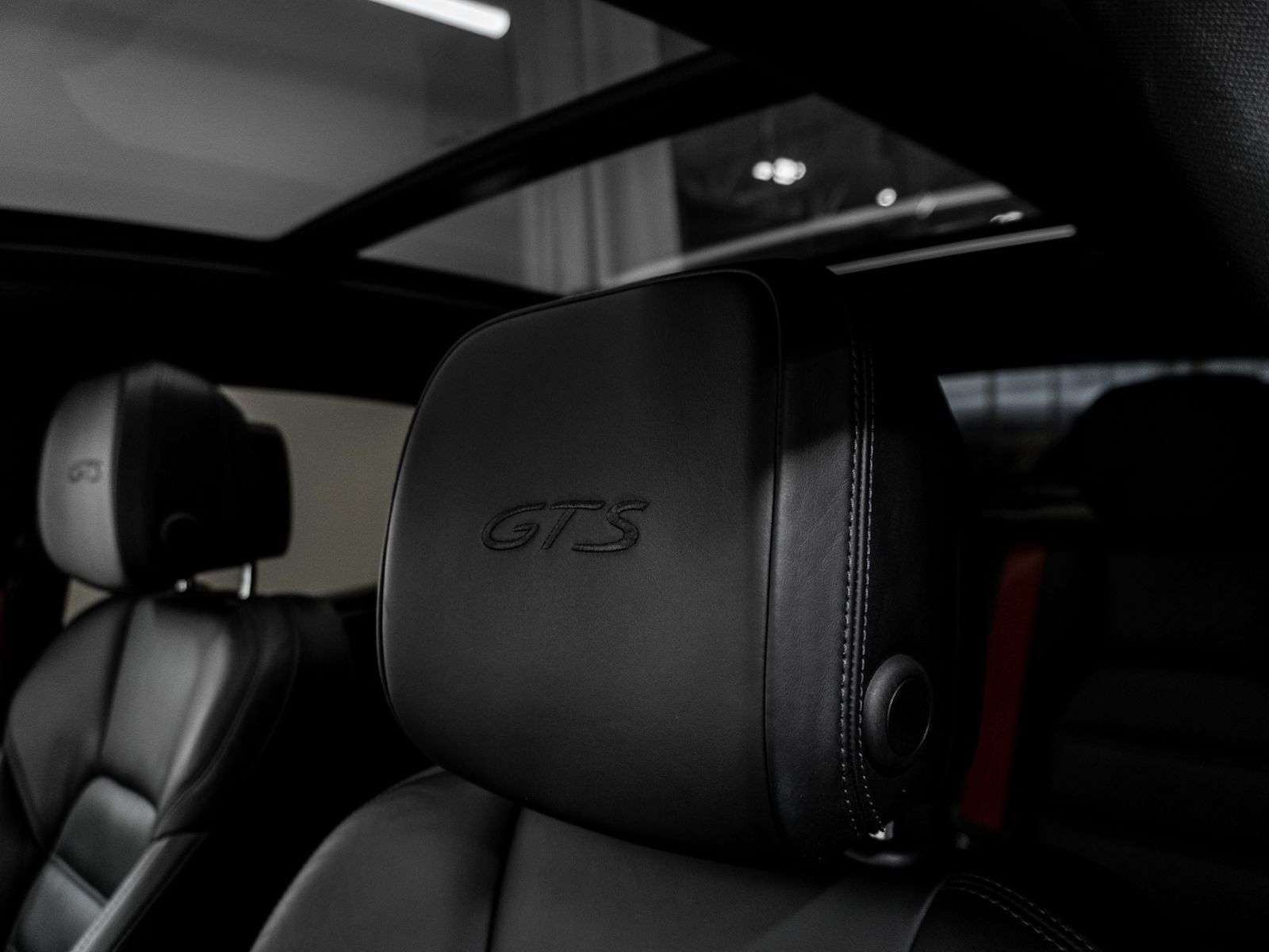 2017 Porsche Macan | One Owner, No Accidents, Full Service History, L thumb 22