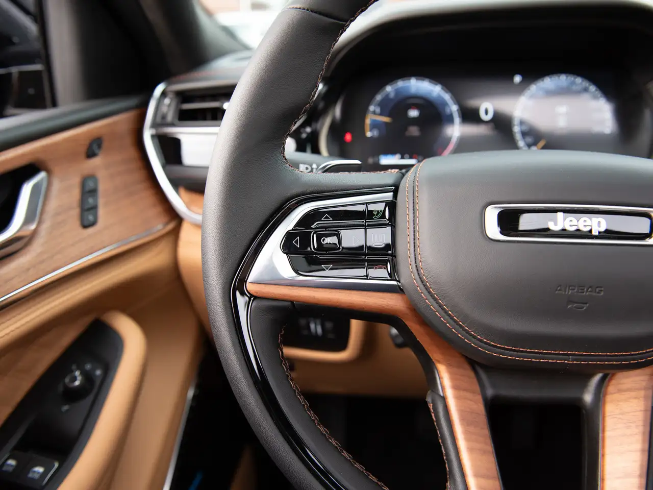 Jeep Grand Cherokee снимка Jeep Grand Cherokee
