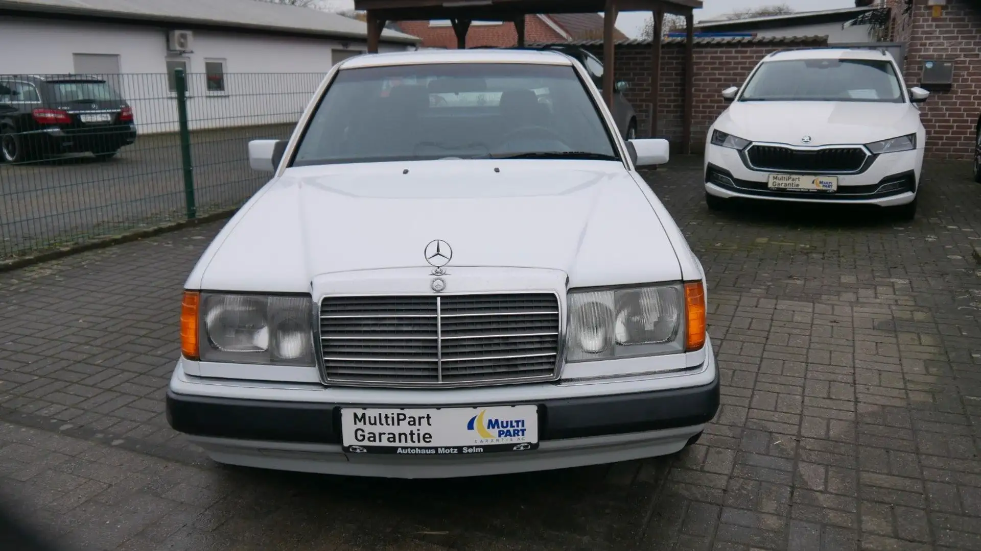 Mercedes-Benz E 220 H-Kennzeichen Blanc - 2