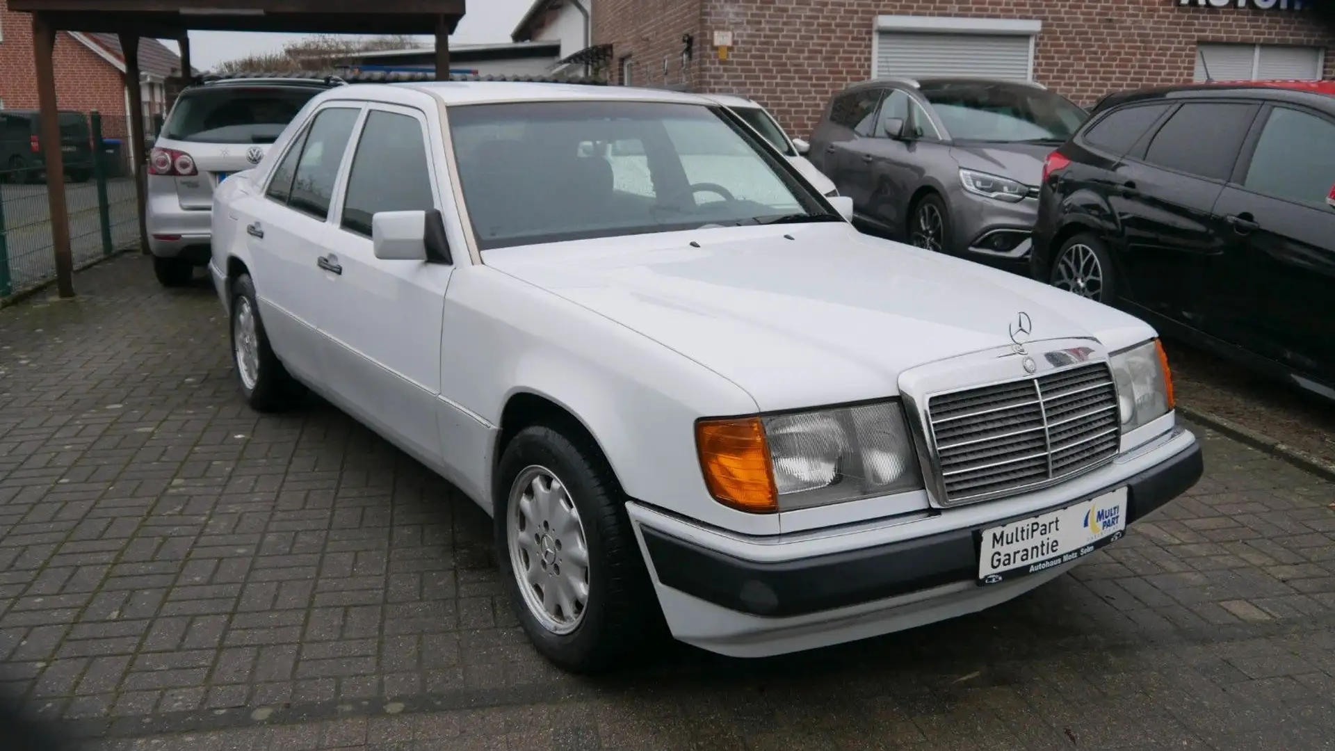 Mercedes-Benz E 220 H-Kennzeichen Blanc - 1