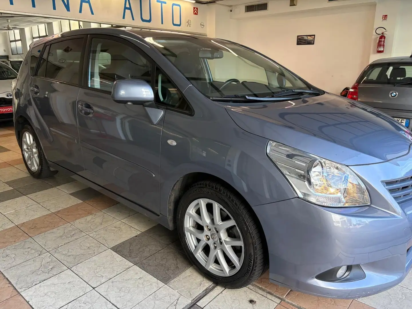 Toyota Verso Verso 2009 2.0 Sol 7posti Gris - 1