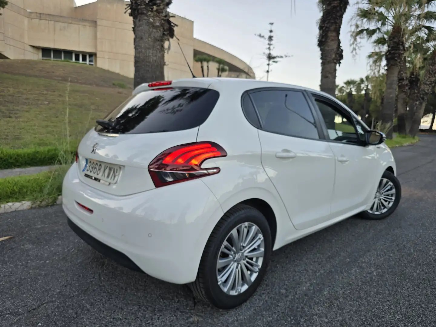 Peugeot 208 1.5 BlueHDi S&S Allure 100 - 2