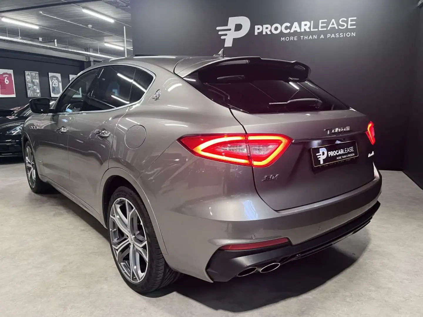 Maserati Levante SQ4 GRANSPORT FULL OPTION/BELUFT/CARBON/SCHIEBEDAC Gris - 2