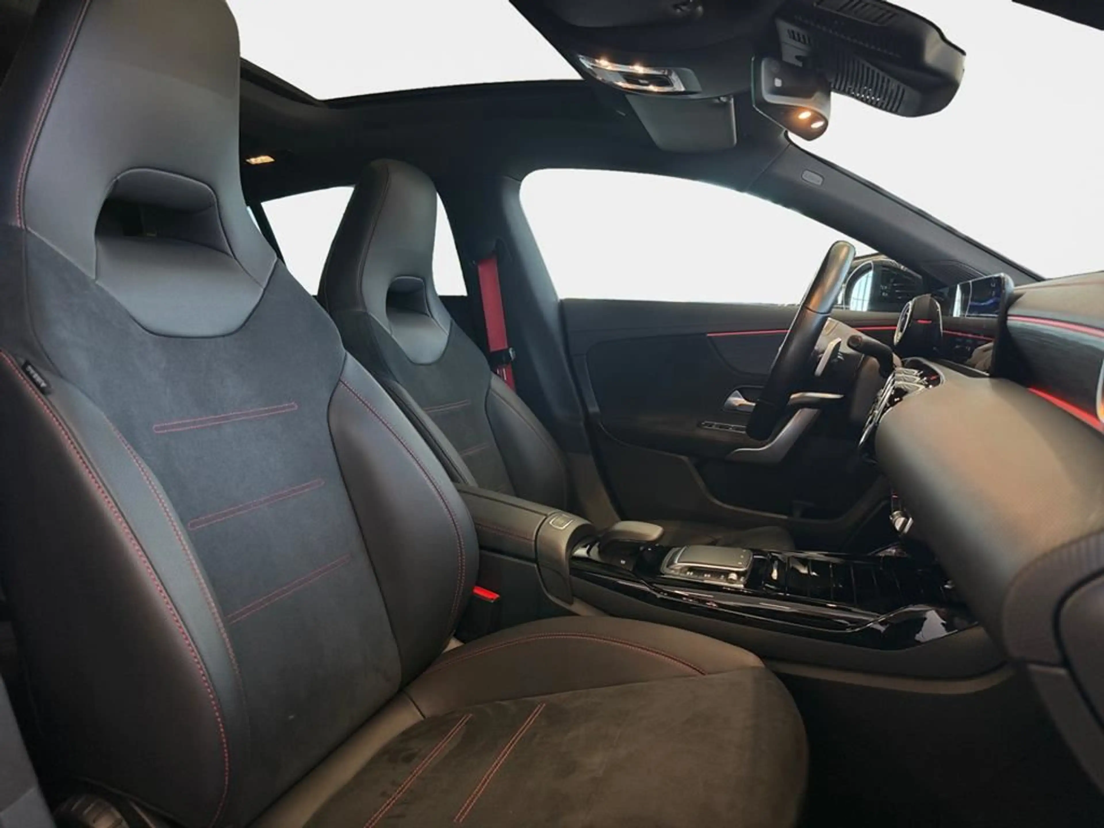 Mercedes-Benz CLA 45 AMG — photo 12