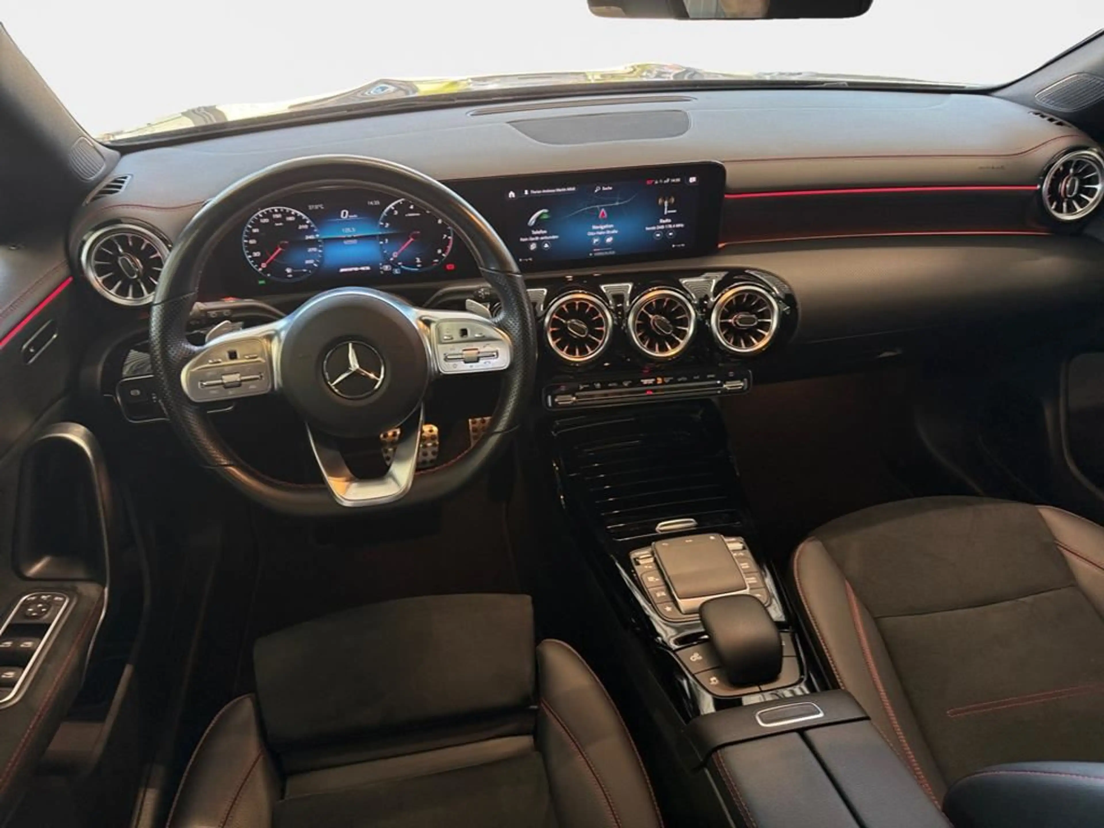 Mercedes-Benz CLA 45 AMG — photo 10