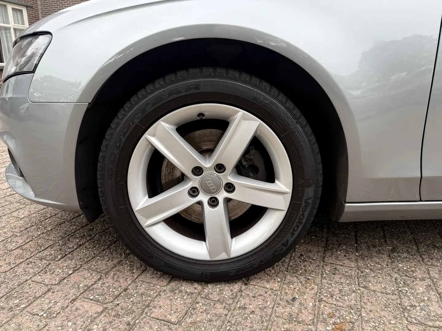 Audi A4 Avant 1.8 TFSI Grijs - 2