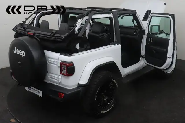 Jeep Wrangler view 4