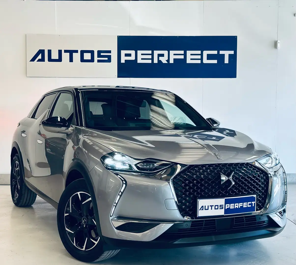 DS Automobiles DS 3 Crossback 1.2 Performance Line*38.318km* BOITE AUTO PDC NAVI Šedá - 2