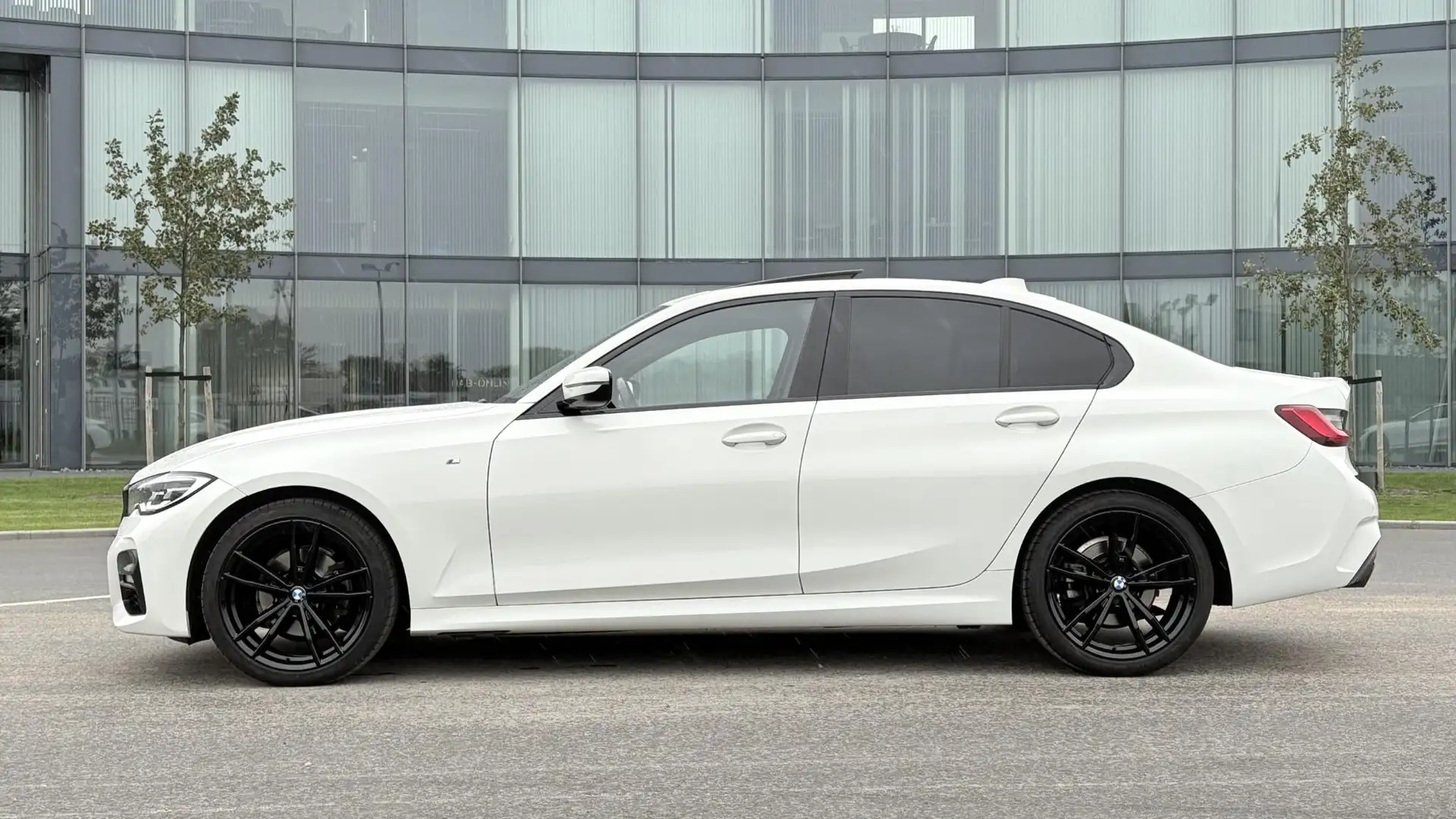 BMW 320 3-serie 320i High Executive M-Sport schuifdak Weiß - 2