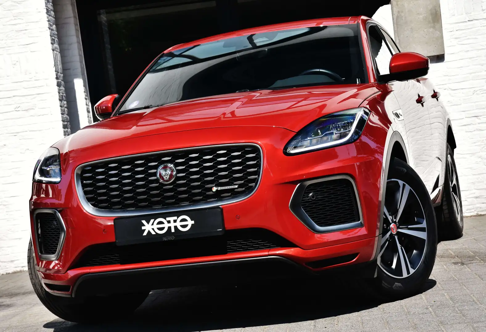 Jaguar E-Pace 2.0 T MHEV AWD P200 R-Dynamic S *NP:€59.477,-* Rouge - 1