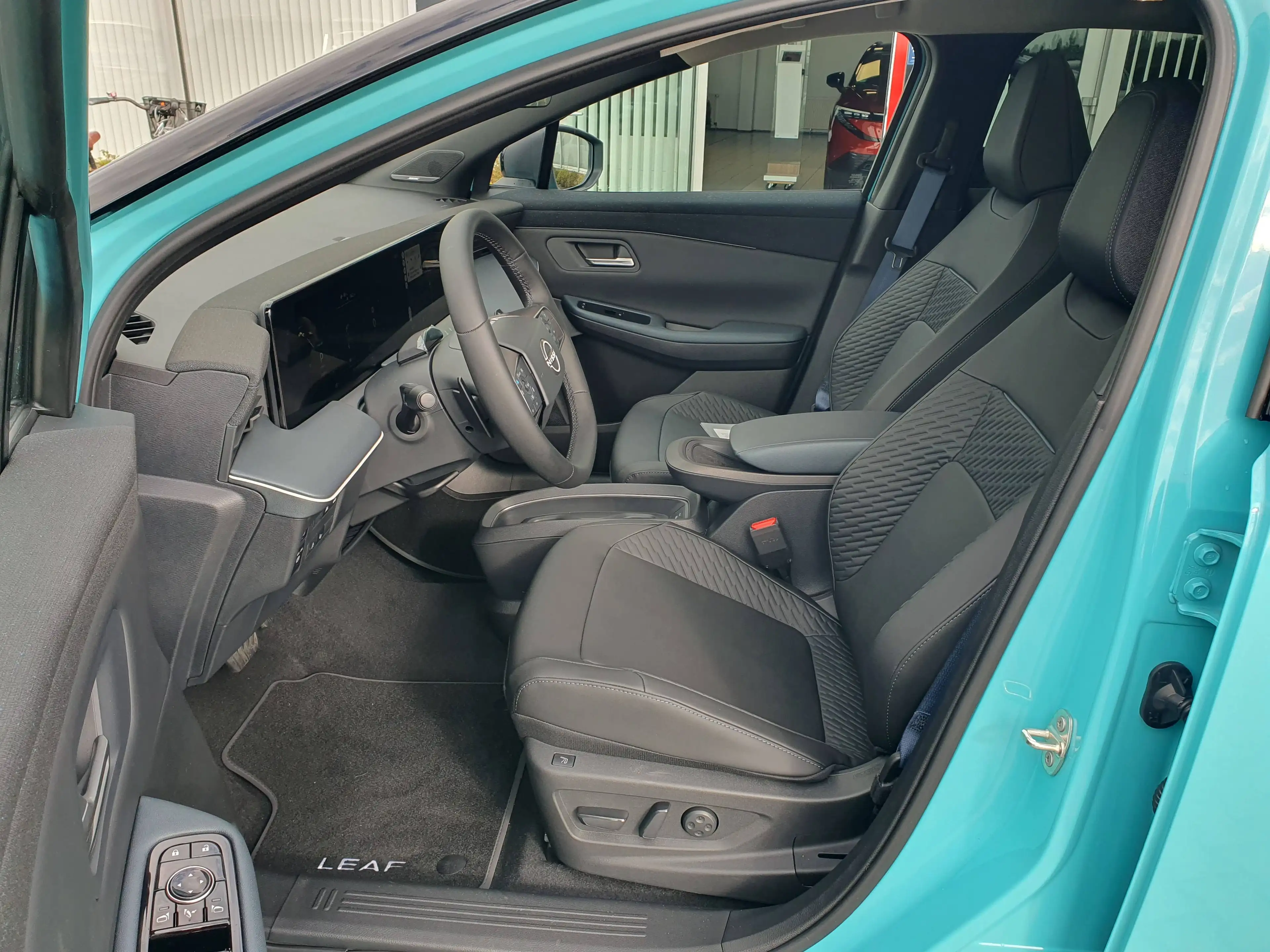 Nissan Leaf Leaf 75 kWh Evolve BOSE — photo 10