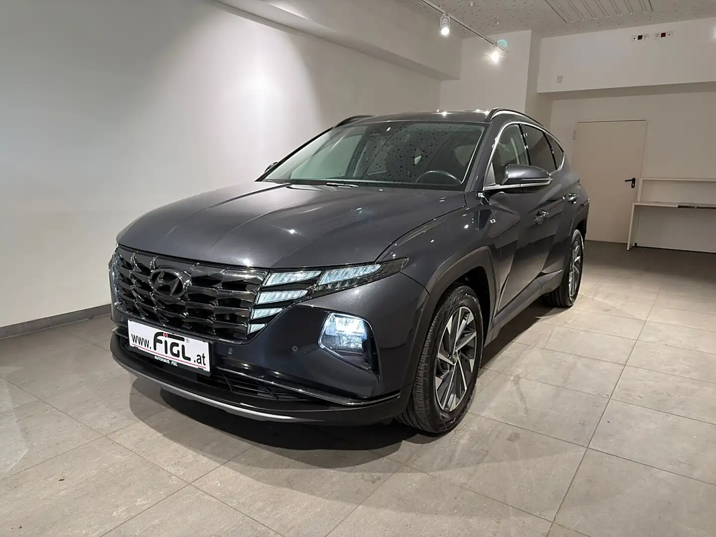 Hyundai TUCSON Tucson 1,6 CRDI 4WD 48V Trend Line DCT Grau - 1