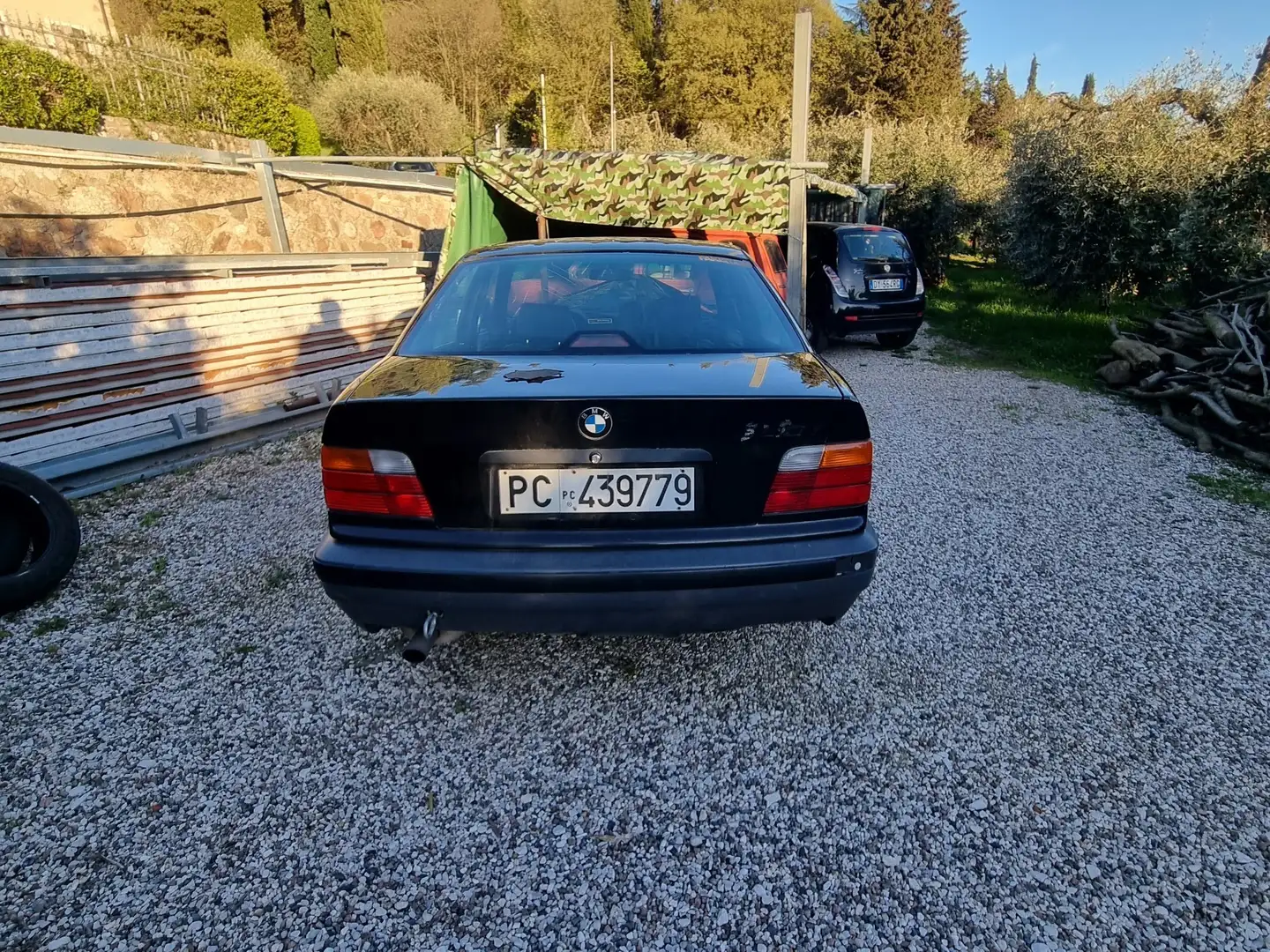 BMW 318 is e36 sedan 1992  -incidentata- Negro - 1