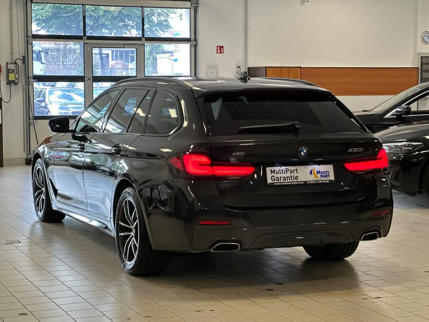 BMW 530 ixD/Aut/HUD/Laser/Panor/P&DrivAsPro/M-Sport Gris - 2
