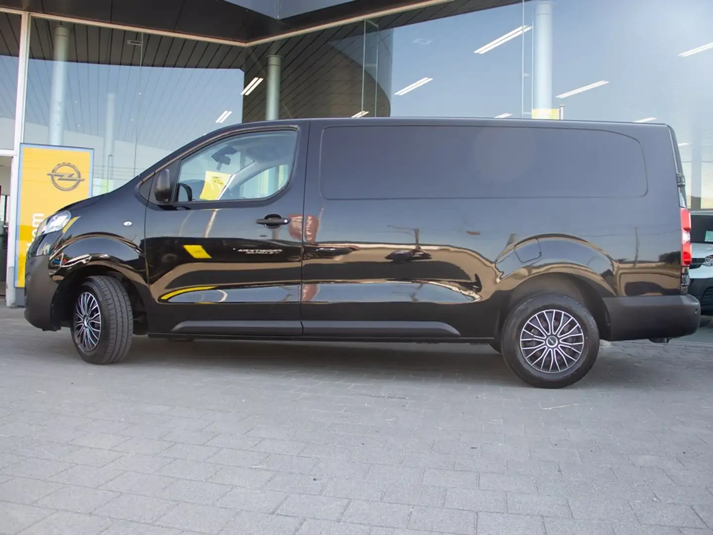 Opel Vivaro VAN L3H1 2.0 122PK |TREKHAAK|GPS|CAMERA| Zwart - 2