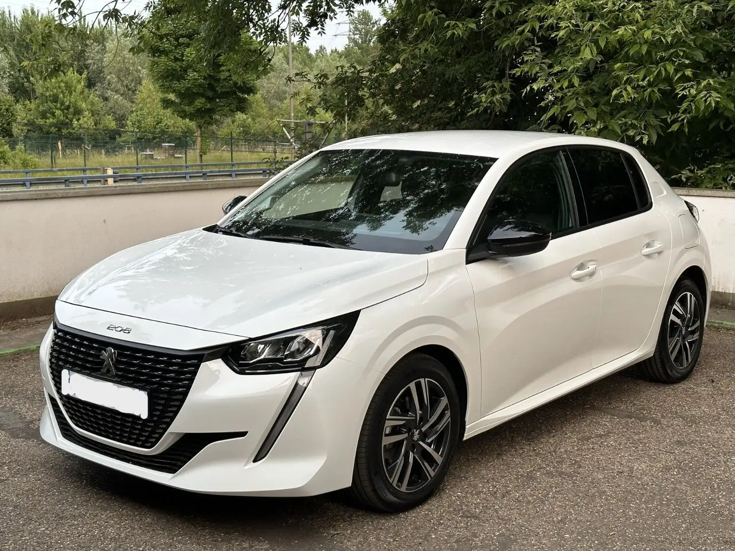 Peugeot 208 1.5 BlueHDi Allure Pack  *Navi-DAB*Kamera* Weiß - 1
