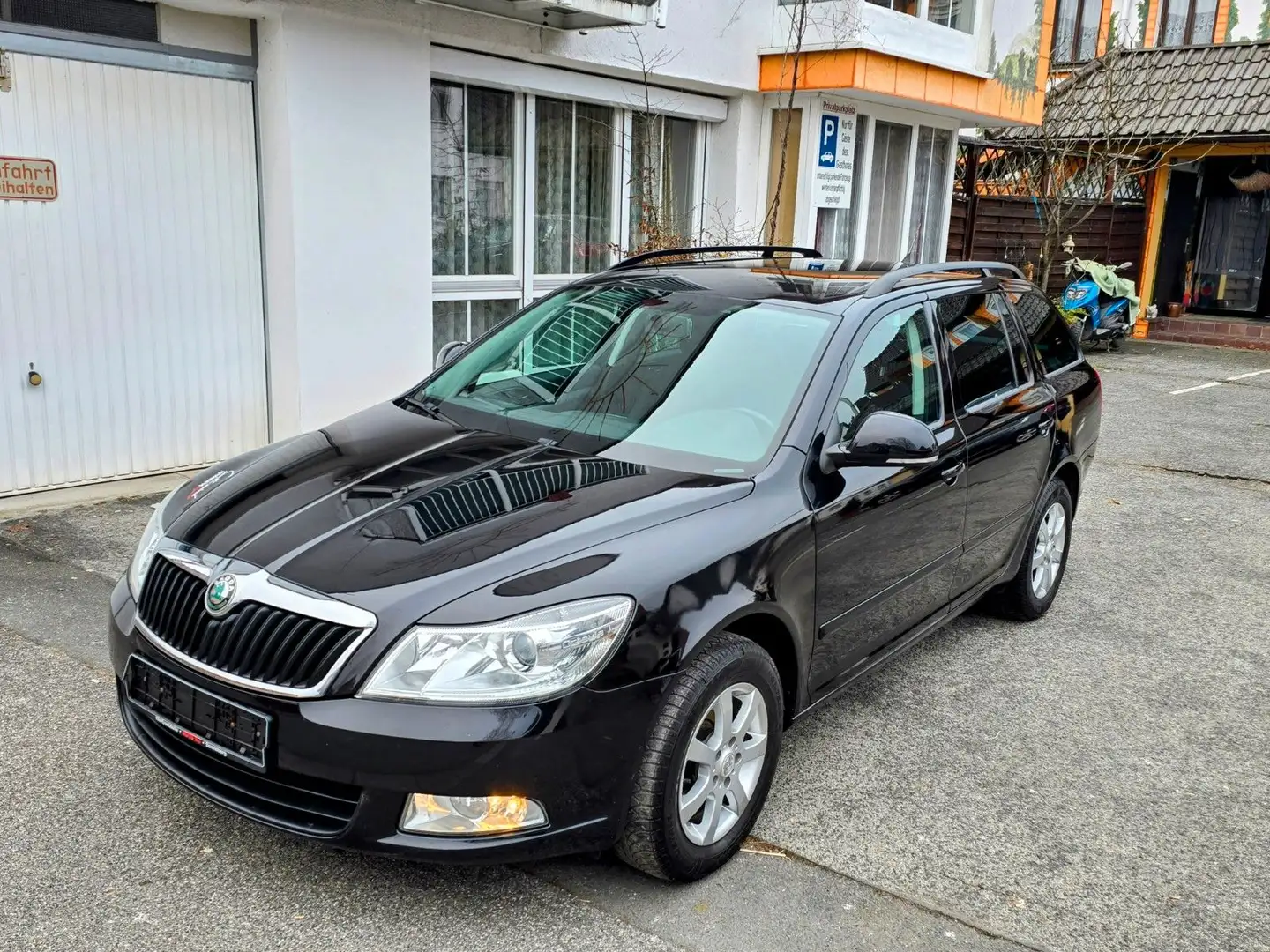 Skoda Octavia Combi Family*AHK Schwarz - 1