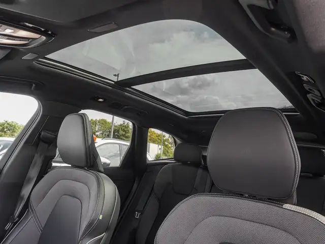 Volvo XC60 view 8