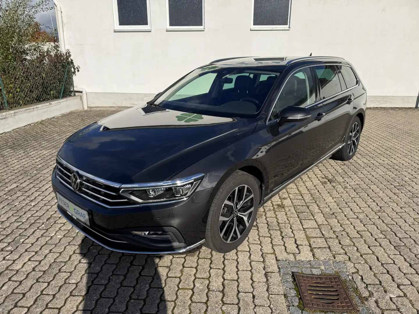 Volkswagen Passat Variant 2.0 TDI DSG ELEGANCE ACC AHK PANO MATRIX Grijs - 2