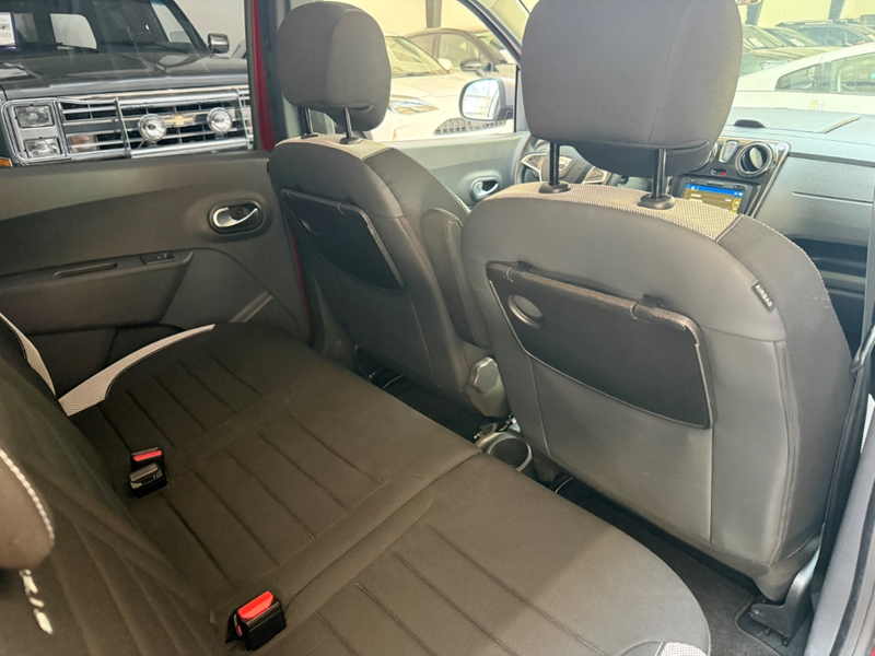 Dacia Lodgy Stepway 1.Hand Scheckehft 7-Sitzer — photo 14
