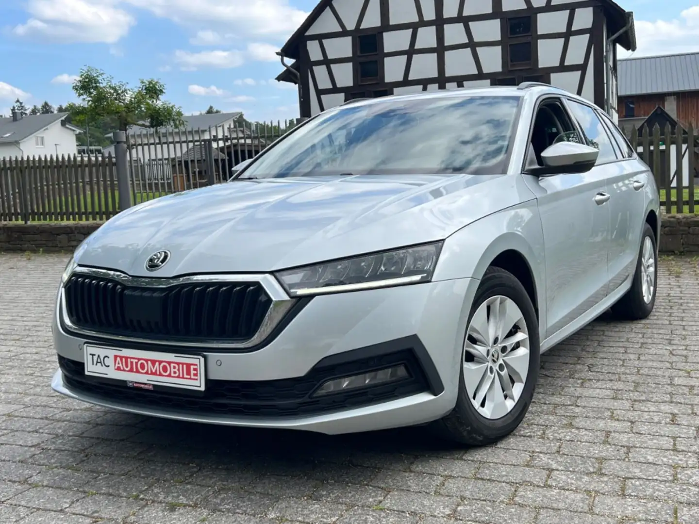 Skoda Octavia 2.0TDI  Combi Ambition LED NAVI VIRTUAL Plateado - 1