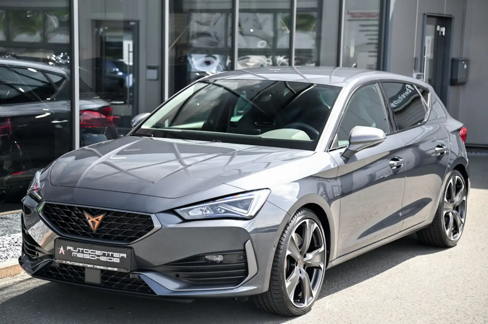 SEAT Leon Cupra VZ DSG Navi* Key* Carplay* Kamera* Grau - 2