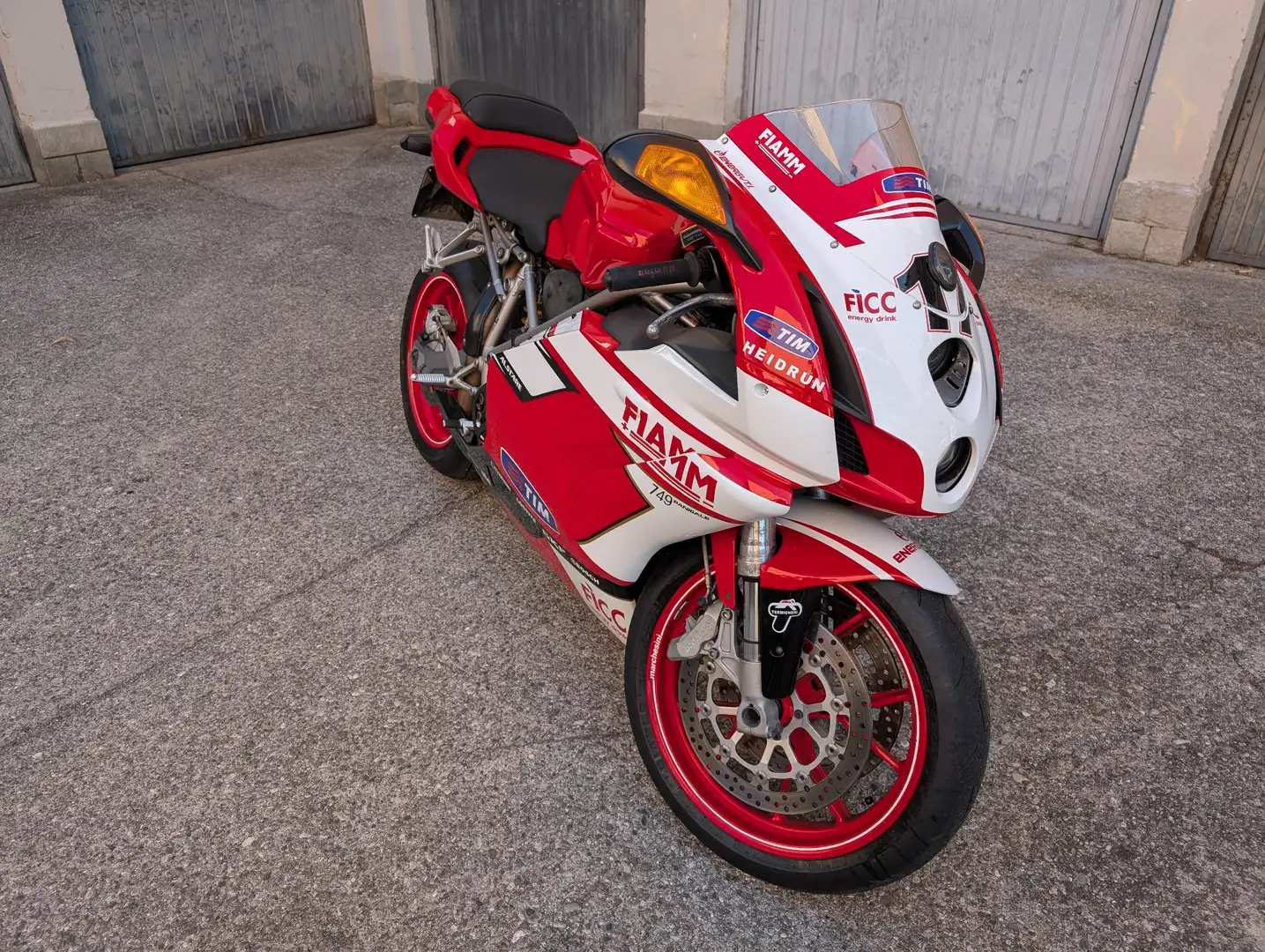 Ducati 749 Rojo - 1