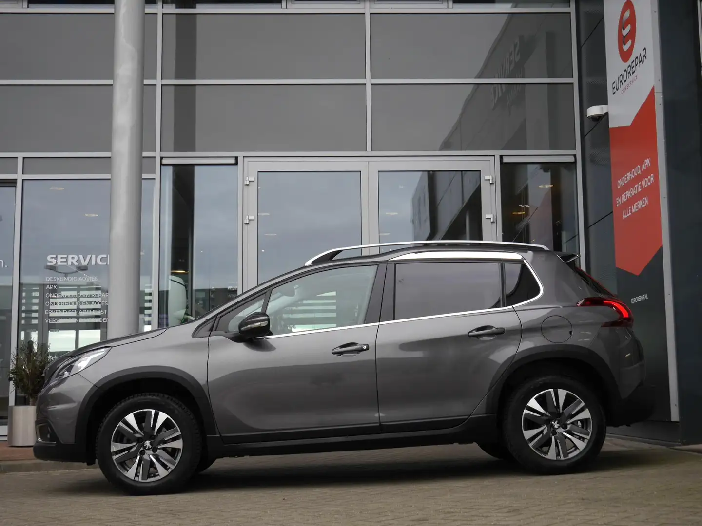Peugeot 2008 1.2 PureTech Blue Lease Executive | Trekhaak | Cru Gris - 2